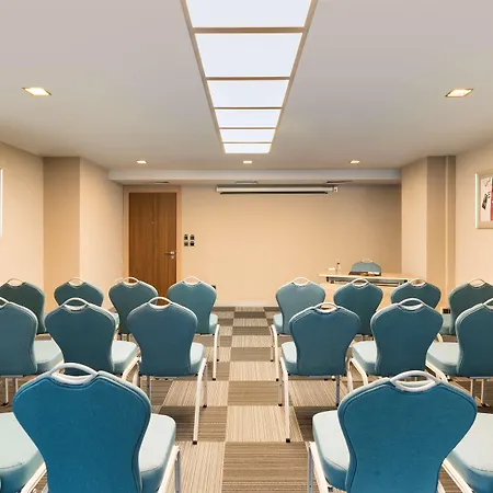 ホテル ラディソン ブルー 4*