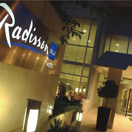 Отель Radisson Blu 4*